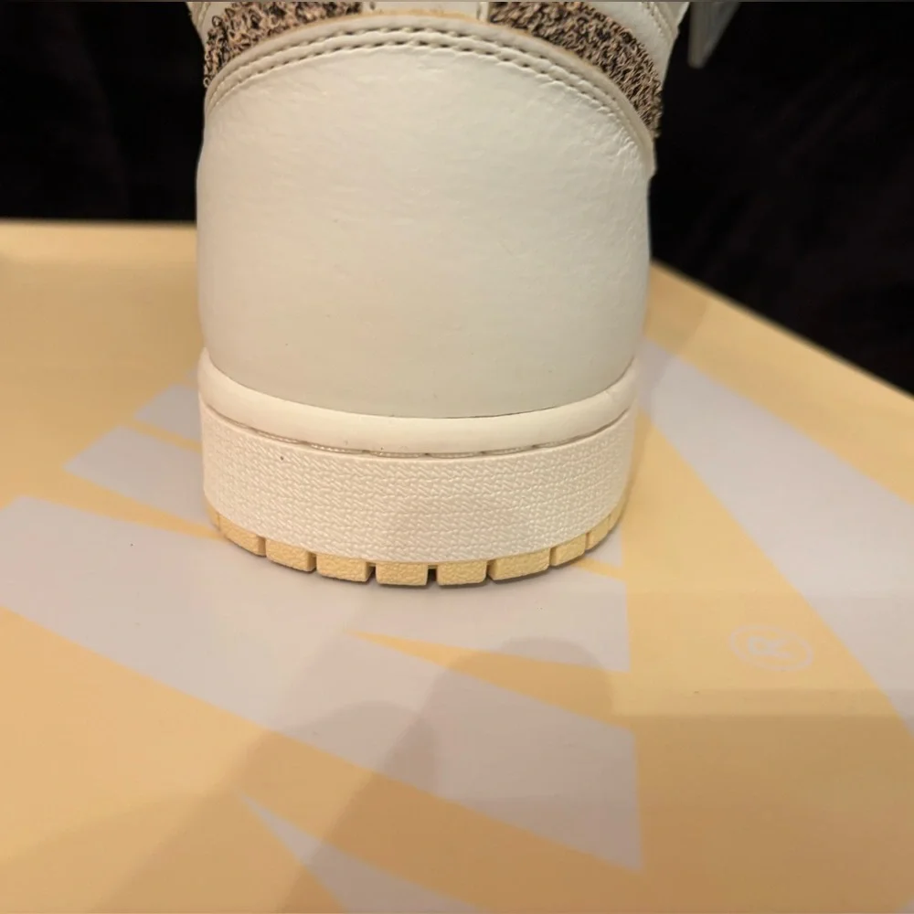 Air Jordan 1 Retro High OG Craft Sail/Pale Vanilla-Black. Men’s Size 11    NIB - Picture 8 of 14